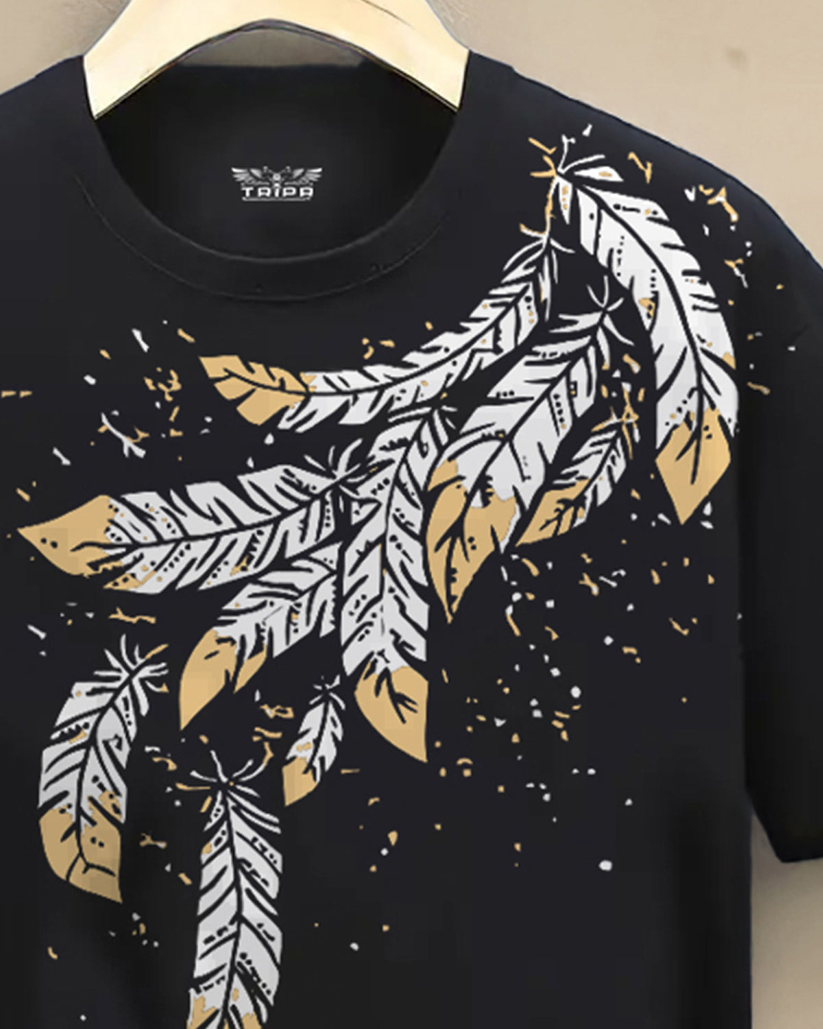 Mens Feather Printed Half Sleeve Round Neck T-shirt / Black